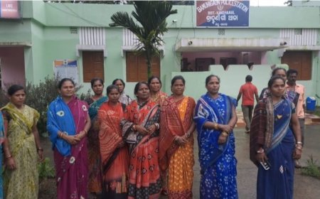 କାଟିଙ୍ଗିଆରେ ଚୋରା ମଦ କାରବାର ବୃଦ୍ଧି ଯୋଗୁଁ ମଦ ମୃତ୍ୟୁ ଭୟ : କାର୍ଯ୍ୟନୁଷ୍ଠାନ ନେବାକୁ ମହିଳାଙ୍କ ଦାବି,