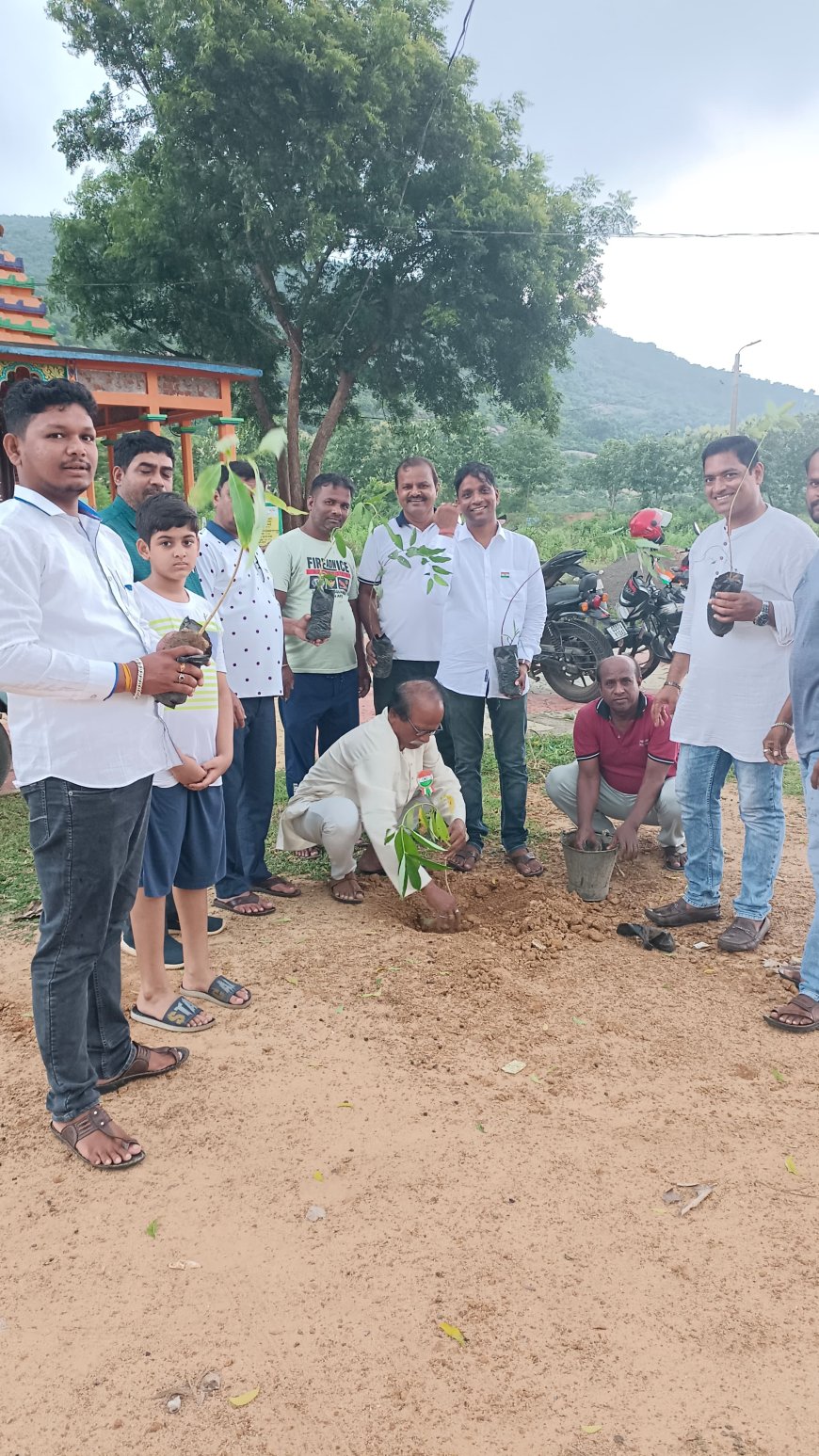 ସ୍ୱାଧୀନତା ଦିବସରେ ବେଲଗୁଣ୍ଠା ସମ୍ବାଦ ସାହିତ୍ୟ ଘର ଏବଂ ପ୍ରେସ କ୍ଲବର ମିଳିତ ବୃକ୍ଷରୋପଣ,