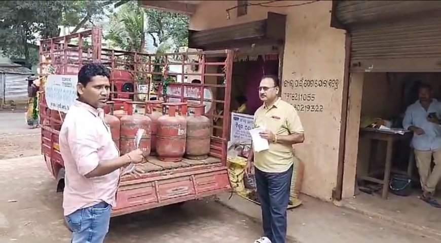 ବାଲିଗୁଡା ଯୋଗାଣ ବିଭାଗର ଚଢ଼ଉ : ୧୩ଟି ଘରୋଇ ଗ୍ୟାସ ସିଲିଣ୍ଡର ଜବତ,