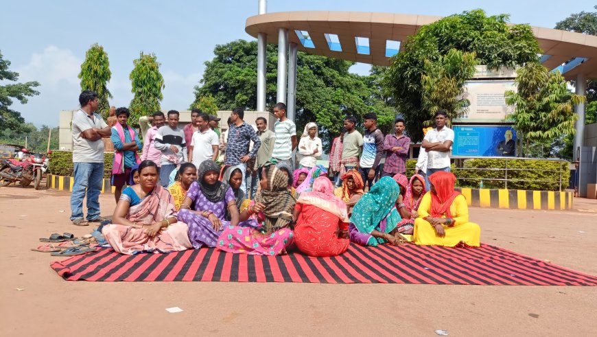 ସ୍ଥାନୀୟ ବିଭିନ୍ନ ସମସ୍ୟା ନେଇ ବେଦାନ୍ତ ଗେଟ ଆଗରେ ଧାରଣା ଦେଲେ ବୁଣ୍ଡେଲ ଓ ଛତ୍ରପୁର ଗ୍ରାମବାସୀ