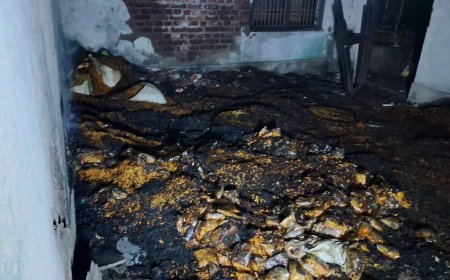 ସଟ ସର୍କିଟରେ ଜଳି ଗଲା ମିକ୍ସଚର୍ ଫ୍ୟାକ୍ଟ୍ରି :୧୦ ଲକ୍ଷ ଟଙ୍କାରୁ ଉର୍ଦ୍ଧ୍ବ ମୂଲ୍ୟର ସାମଗ୍ରୀ ଜଳି ପାଉଁଶ,