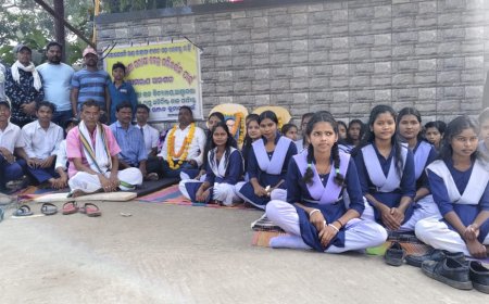 ବୋର୍ଡ଼ ପରୀକ୍ଷା କେନ୍ଦ୍ର ପରିବର୍ତ୍ତନ ପାଇଁ ଦାବି ପ୍ରସଙ୍ଗ  ୩୬ ଘଣ୍ଟା ବିତିଲା ଆମରଣ ଅନଶନ,