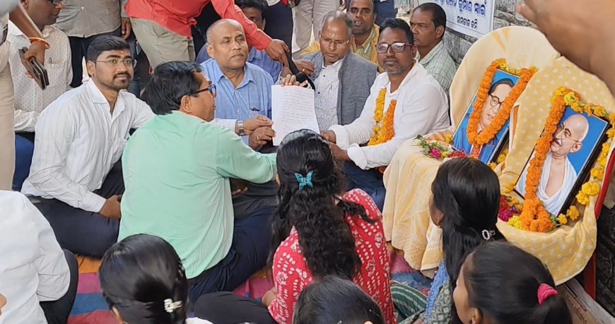 ମନ୍ତ୍ରୀଙ୍କ ହସ୍ତକ୍ଷେପ ପରେ ସ୍ତଗିତ ହେଲା ଅନଶନ  ଜିଲ୍ଲା ଶିକ୍ଷା ବିଭାଗ ତରଫରୁ ମିଳିଲା ଲିଖିତ ପ୍ରତିଶ୍ରୁତି  ୨୦୨୬ରୁ ହେବ ମାଟ୍ରିକ ପରୀକ୍ଷା କେନ୍ଦ୍ର  ସମର୍ଥକଙ୍କୁ ଧନ୍ୟବାଦ୍ ଜଣାଇଲେ ଅନଶନ କାରି