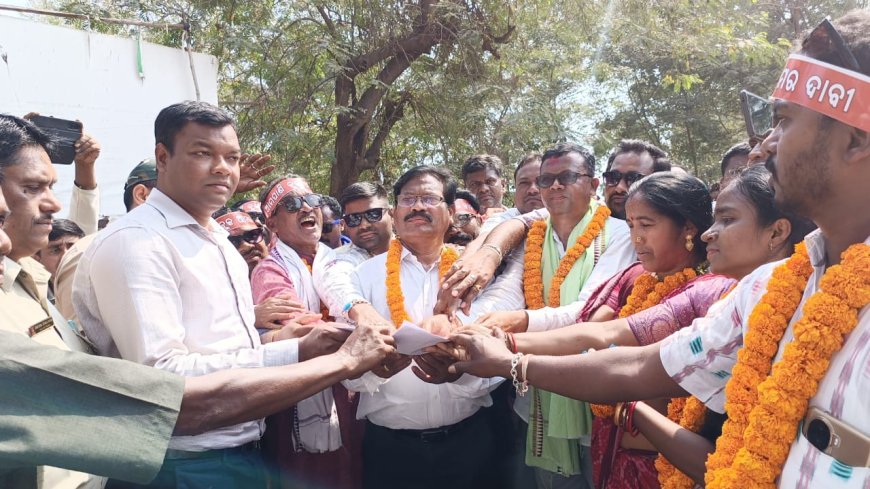 ଆମପାଣିକୁ ବ୍ଳକ ଘୋଷଣା ପାଇଁ ଦାବିପତ୍ର ସହିତ  ମେଲି ବାନ୍ଧିଲେ ୧୦ ପଞ୍ଚାୟତର ଲୋକେ,