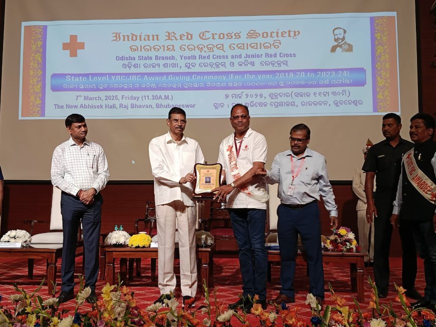 ରାଜ୍ୟର ଶ୍ରେଷ୍ଠ ଯୁବ ରେଡକ୍ରସ୍ ପରାମର୍ଶଦାତା ଭାବେ ସୁଧୀର ପଣ୍ଡା ପାଇଲେ ରାଜ୍ୟପାଳ ପୁରସ୍କାର,