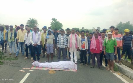 ବସ ଦୁର୍ଘଟଣାରେ ଶ୍ରମିକ ମୃତ୍ୟୁ । କ୍ଷତି ପୂରଣ ଦାବିରେ ଶବ ରଖି ରାସ୍ତା ଅବରୋଧ,