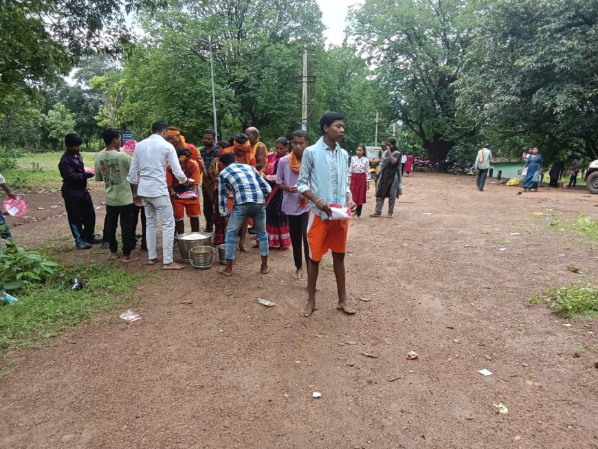 ଓସିଇଏମ ଅମଠା ତରଫରୁ ପ୍ରସାଦ ବଣ୍ଟନ,