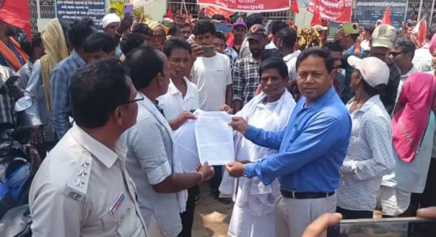 ସି ପି ଆଇ ଏମ୍ ଏଲ୍ କଳାହାଣ୍ଡି ଜାଗ୍ରତ ସମିତି ପକ୍ଷରୁ  ନର୍ଲା ବିଡିଓଙ୍କୁ ଦାବିପତ୍ର ପ୍ରଦାନ,