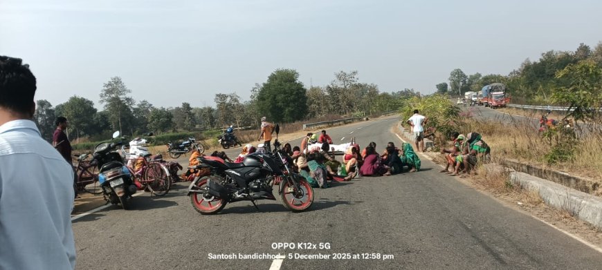 ଗାଡି ଧକ୍କା ରେ ବାଇକ ଆରୋହୀଙ୍କ ମୃତ୍ୟୁ,  ନ୍ୟାୟ ପାଇଁ ଶବ ରଖି ରାସ୍ତା ଅବରୋଧ କଲେ ପରିବାର ସହ ଯାଦବ ସମାଜ କର୍ମକର୍ତ୍ତା ।