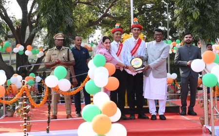 ୭୭ତମ କଳାହାଣ୍ଡି ଜିଲ୍ଲାସ୍ତରୀୟ ସାଧାରଣତନ୍ତ୍ର ଦିବସ ରିଜର୍ଭ ପୋଲିସ ପଡିଆ ଠାରେ ମହାସମାରୋହରେ ପାଳିତ,