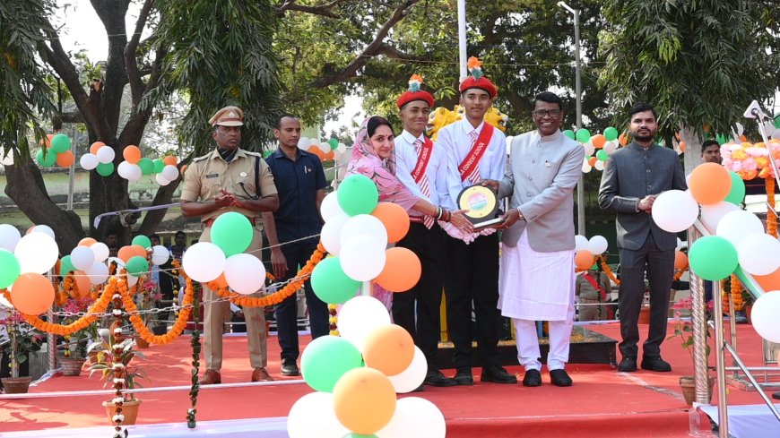 ୭୭ତମ କଳାହାଣ୍ଡି ଜିଲ୍ଲାସ୍ତରୀୟ ସାଧାରଣତନ୍ତ୍ର ଦିବସ ରିଜର୍ଭ ପୋଲିସ ପଡିଆ ଠାରେ ମହାସମାରୋହରେ ପାଳିତ,