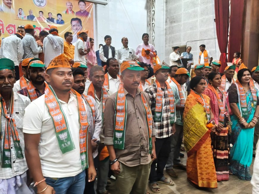 କଳାହାଣ୍ଡି ବିଜେପି ର ମିଶ୍ରଣ ପର୍ବ  ନବ ଗଠିତ ନର୍ଲା ଏନ୍ଏସି ଅଞ୍ଚଳ ରୁ ଯୋଗ ଦେଲେ ୫୦ ରୁ ଉର୍ଦ୍ଧ୍ବ ବିଜେଡି ଓ କଂଗ୍ରେସ କର୍ମୀ  ।