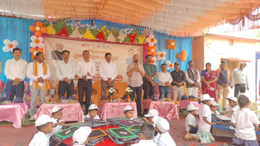 ଓଡିଆ ପକ୍ଷ ପାଳନ ଅବସରରେ ଆଜି ଥୁଆପଦର ଉଚ୍ଚ ପ୍ରାଥମିକ ବିଦ୍ୟାଳୟ ଠାରେ ଜିଲ୍ଲାସ୍ତରୀୟ ଖଡିଛୁଆଁ ଓ ପ୍ରବେଶ ଉତ୍ସବ ଅନୁଷ୍ଠିତ ,