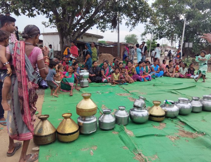 ମକ୍ରାଗୁଡାରେ ପାଣି ପାଇଁ ରାସ୍ତା ଅବରୋଧ,