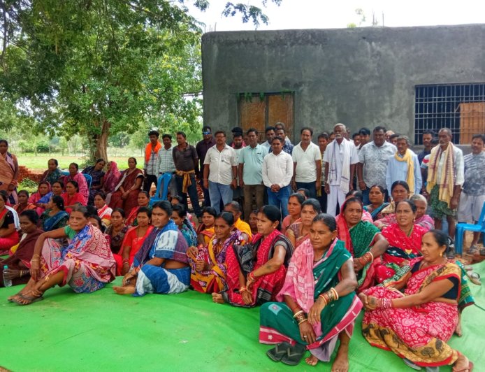 କେଗାଁ ବିଦେଶୀ ମଦ ଦୋକାନ ସ୍ଥାନାନ୍ତରଣ ଦାବୀ ଯୋର ଧରିଲା। ମହିଳା ସ୍ୱୟଂସହାୟକ ଗୋଷ୍ଠୀ ଓ ଗ୍ରାମବାସୀଙ୍କ ଧାରଣା।