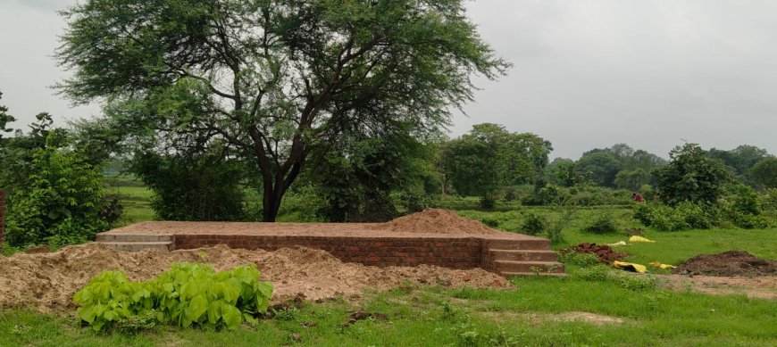 ଚିଚିଆ ଶିବମନ୍ଦିର ଖେଳ ପଡ଼ିଆରେ ବିନା ସୂଚନା ଫଳକରେ ଷ୍ଟେଜ ନିର୍ମାଣ  ନୂଆ କାମ ନା ପୁରୁଣା ପ୍ରକଳ୍ପ? ଚିଚିଆରେ ଷ୍ଟେଜ ନିର୍ମାଣକୁ ନେଇ ବଢ଼ିଲା ସନ୍ଦେହ
