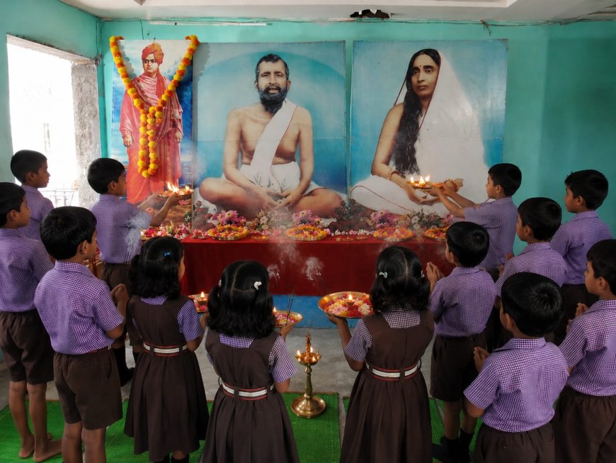 ସ୍ୱାମୀ ବିବେକାନନ୍ଦ ପବ୍ଲିକ ସ୍କୁଲ ରେ ଗୁରୁ ପୂର୍ଣ୍ଣିମା ପାଳିତ,